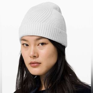 Lululemon Crazy Cozy Beanie Heathered Core Ultra Light Grey NWOT